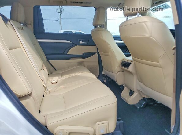 5TDKZRFH3JS530154 2018 TOYOTA HIGHLANDER White Вид задньої частини салону