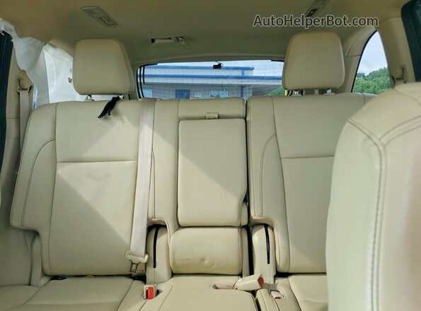 5TDKZRFH3JS530154 2018 TOYOTA HIGHLANDER White Вид задніх сидінь