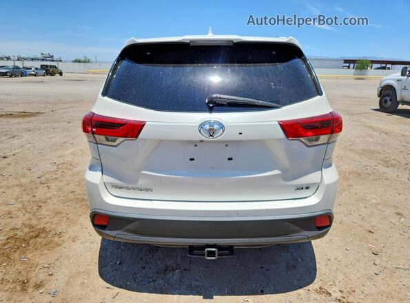 5TDKZRFH3JS544474 2018 TOYOTA HIGHLANDER White Вид ззаду