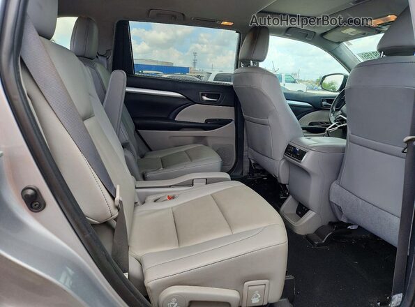 5TDKZRFH3KS334149 2019 TOYOTA HIGHLANDER Silver Vista de los asientos traseros