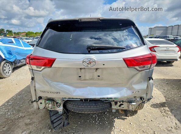 5TDKZRFH3KS334149 2019 TOYOTA HIGHLANDER Silver Vista trasera