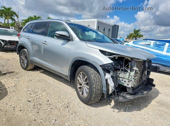 5TDKZRFH3KS334149 2019 TOYOTA HIGHLANDER Silver Delantero derecho