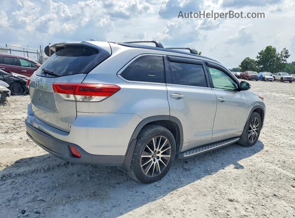 5TDKZRFH4HS517701 2017 TOYOTA HIGHLANDER Silver 