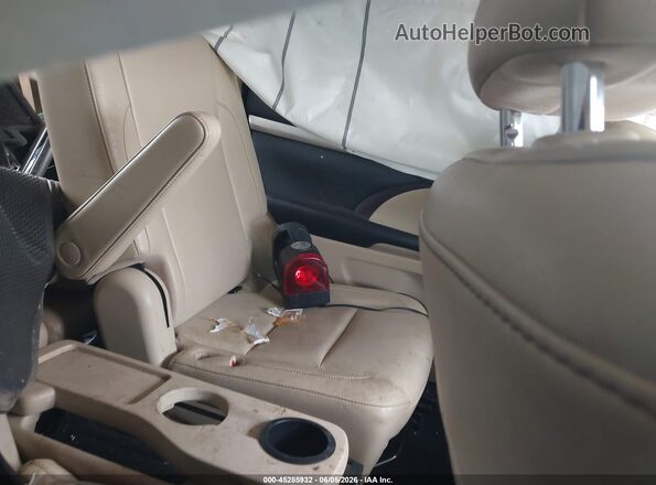 5TDKZRFH4HS521683 2017 TOYOTA HIGHLANDER White Հետևի նստատեղերի տեսք