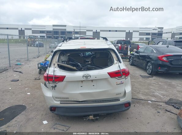 5TDKZRFH4HS521683 2017 TOYOTA HIGHLANDER White Սարքավորումների վահանակի տեսք
