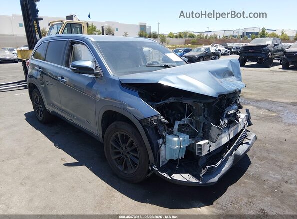 5TDKZRFH4HS522526 2017 TOYOTA HIGHLANDER Синий Вид задней части салона