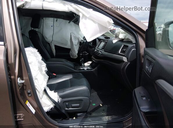 5TDKZRFH4JS265437 2018 TOYOTA HIGHLANDER Brown Front interior view