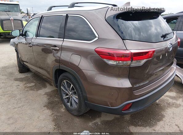 5TDKZRFH4JS265437 2018 TOYOTA HIGHLANDER Brown Rear left
