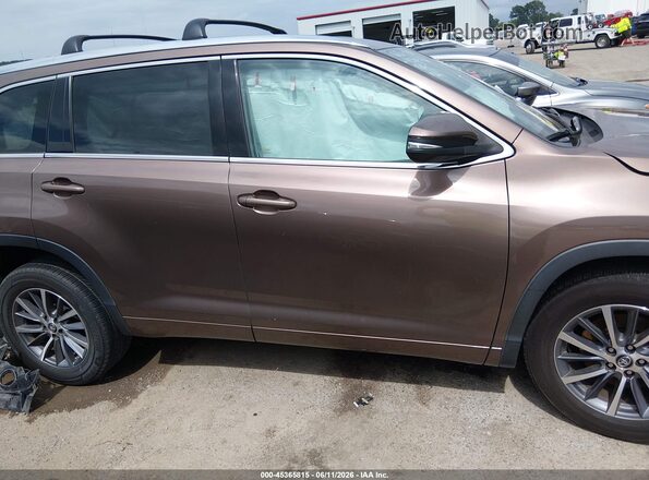 5TDKZRFH4JS265437 2018 TOYOTA HIGHLANDER Brown 360 interior view
