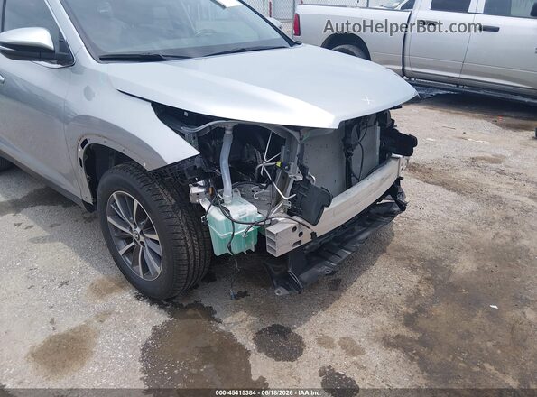 5TDKZRFH4KS355978 2019 TOYOTA HIGHLANDER Silver Front view