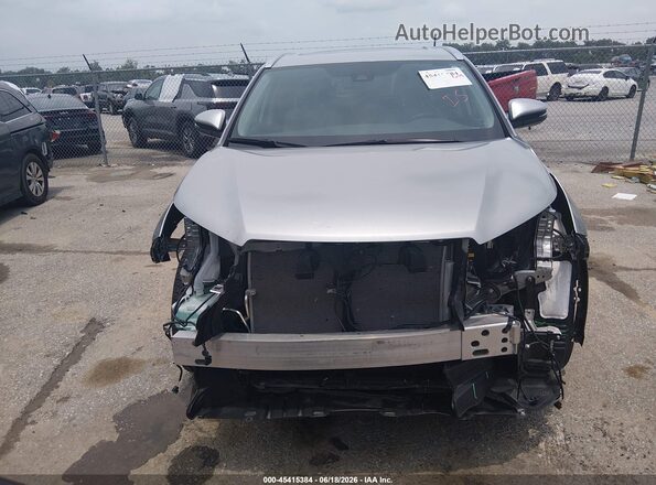 5TDKZRFH4KS355978 2019 TOYOTA HIGHLANDER Silver Rear interior view