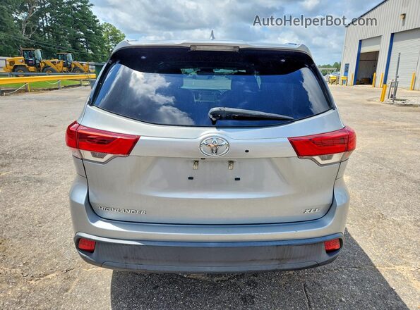 5TDKZRFH4KS552410 2019 TOYOTA HIGHLANDER Silver Հետևի տեսք