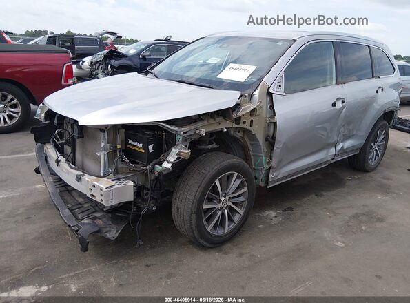 5TDKZRFH4KS556313 2019 TOYOTA HIGHLANDER Серебряный Передняя левая четверть