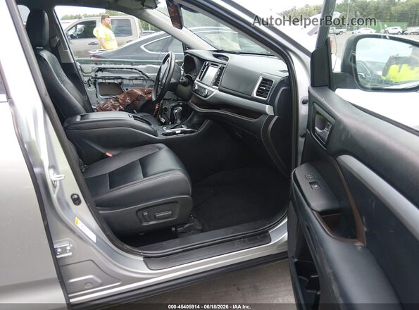 5TDKZRFH4KS556313 2019 TOYOTA HIGHLANDER Серебряный Вид салона спереди