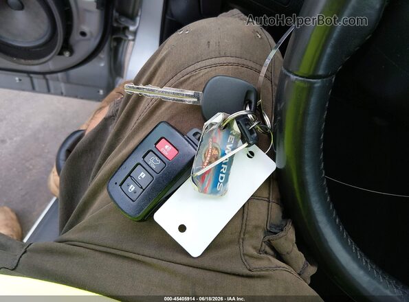 5TDKZRFH4KS556313 2019 TOYOTA HIGHLANDER Серебряный Вид панели приборов