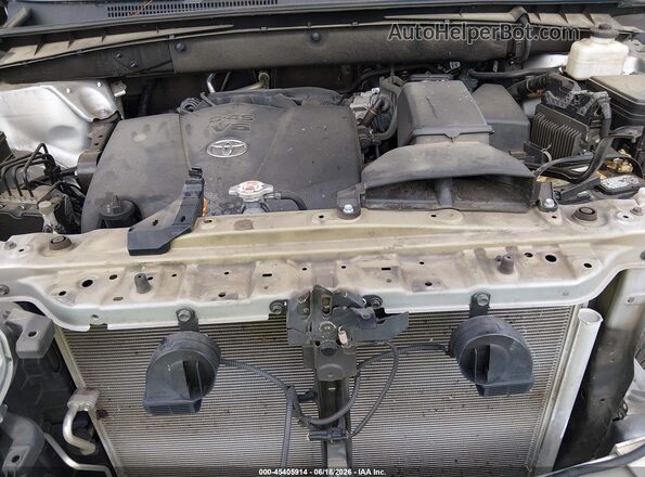 5TDKZRFH4KS556313 2019 TOYOTA HIGHLANDER Серебряный Вид сзади