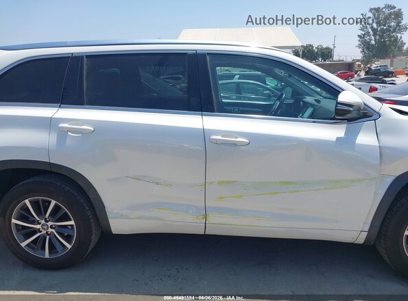 5TDKZRFH5JS538742 2018 TOYOTA HIGHLANDER White Vista interior trasera