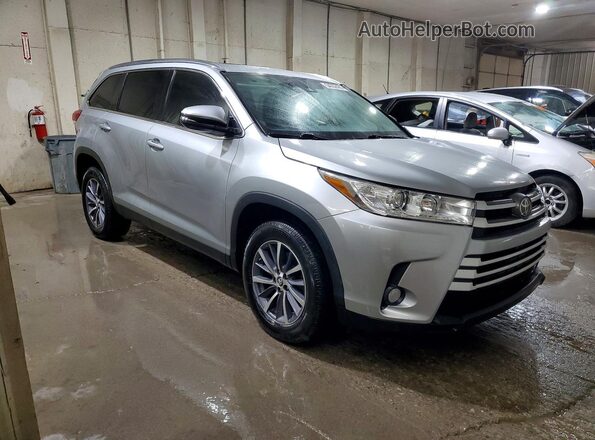 5TDKZRFH5KS346206 2019 TOYOTA HIGHLANDER Silver Front right