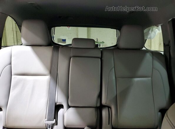 5TDKZRFH5KS346206 2019 TOYOTA HIGHLANDER Silver Rear seats view