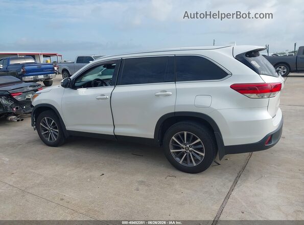 5TDKZRFH6KS556734 2019 TOYOTA HIGHLANDER White 360 interior view