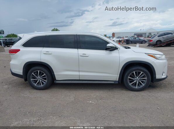 5TDKZRFH7HS520155 2017 TOYOTA HIGHLANDER White Вид задньої частини салону