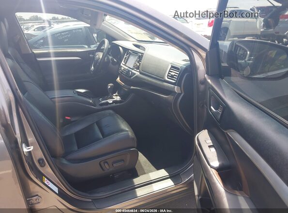 5TDKZRFH7JS533767 2018 TOYOTA HIGHLANDER Gray Սալոնի դիմացի տեսք