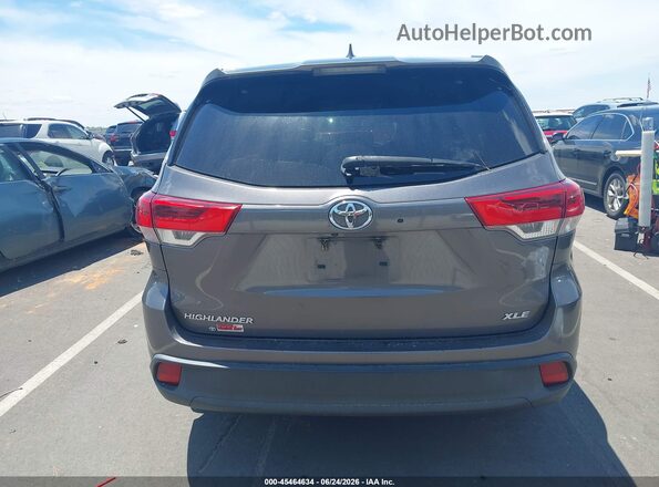 5TDKZRFH7JS533767 2018 TOYOTA HIGHLANDER Gray 