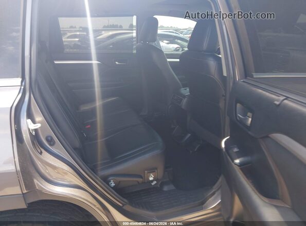 5TDKZRFH7JS533767 2018 TOYOTA HIGHLANDER Gray VIN կոդի պիտակի տեսք