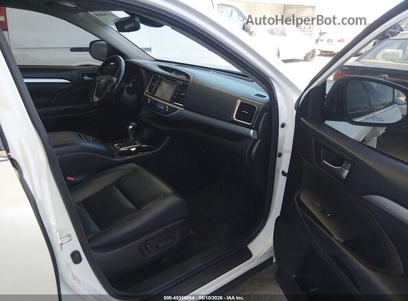 5TDKZRFH8HS511237 2017 TOYOTA HIGHLANDER Белый Вид салона спереди