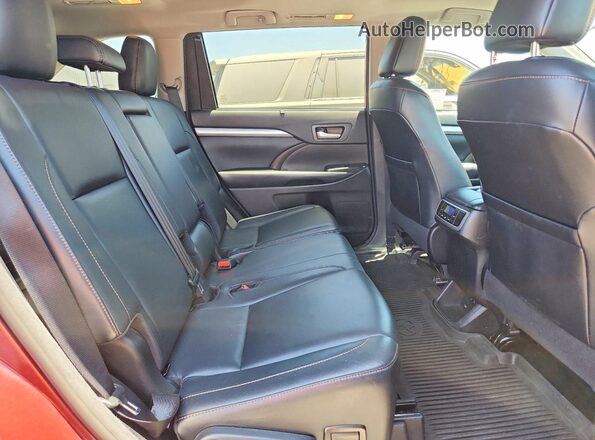 5TDKZRFH8JS275629 2018 TOYOTA HIGHLANDER Burgundy Vista interior trasera