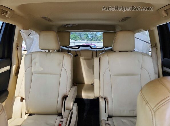 5TDKZRFH8KS329075 2019 TOYOTA HIGHLANDER Gray Rear seats view