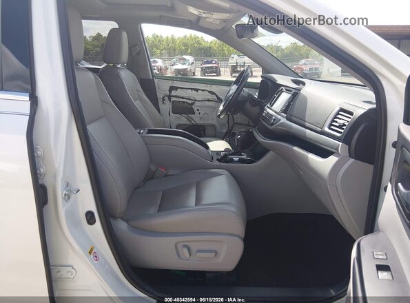 5TDKZRFH9JS534483 2018 TOYOTA HIGHLANDER White Front interior view