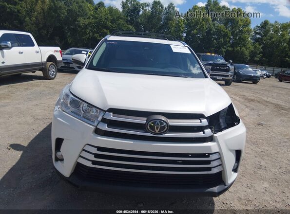 5TDKZRFH9JS534483 2018 TOYOTA HIGHLANDER White Rear interior view