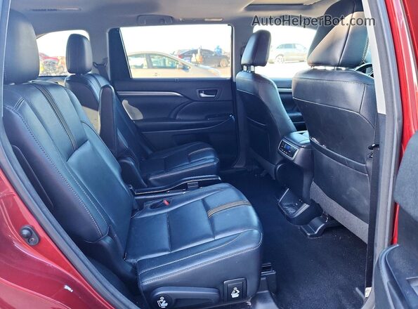 5TDKZRFHXJS539000 2018 TOYOTA HIGHLANDER Red Вид задньої частини салону
