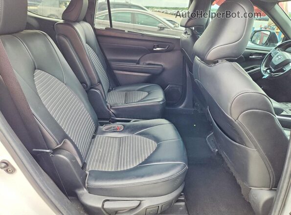 5TDLZRAH1MS065440 2021 TOYOTA HIGHLANDER White Vista interior trasera