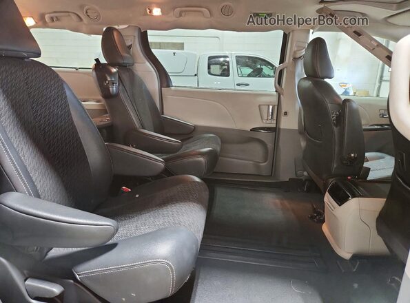 5TDXK3DC0BS064151 2025 TOYOTA SIENNA Black უკანა სალონის ხედი