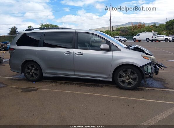 5TDXK3DC5GS766389 2016 TOYOTA SIENNA Silver Widok wnętrza z tyłu