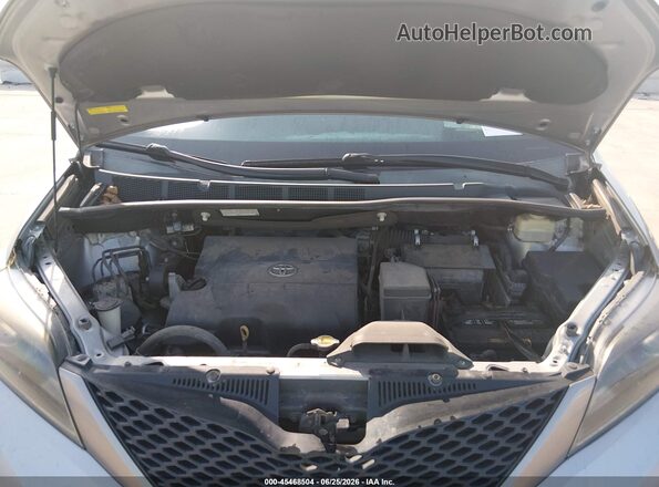 5TDXK3DC8GS714349 2016 TOYOTA SIENNA Gray უკანა ხედი