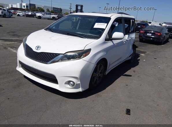 5TDXK3DC8GS745536 2016 TOYOTA SIENNA White Front left
