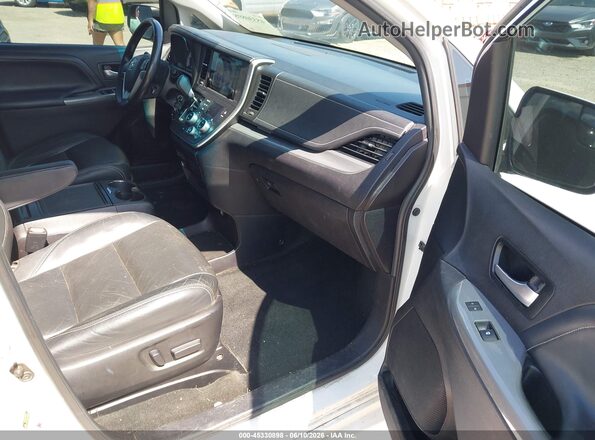5TDXK3DCXGS708469 2016 TOYOTA SIENNA White Front interior view