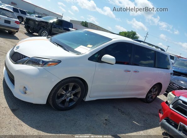 5TDXK3DCXGS708469 2016 TOYOTA SIENNA White Rear interior view