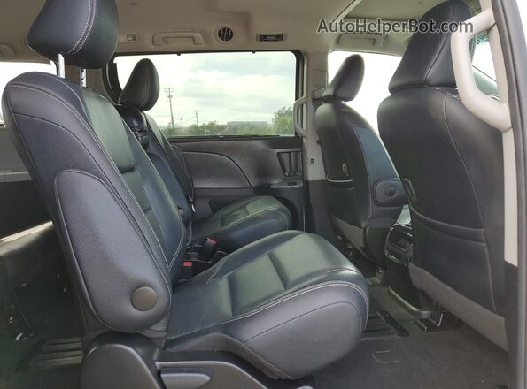 5TDXK3DCXGS764461 2016 TOYOTA SIENNA White Vista interior trasera