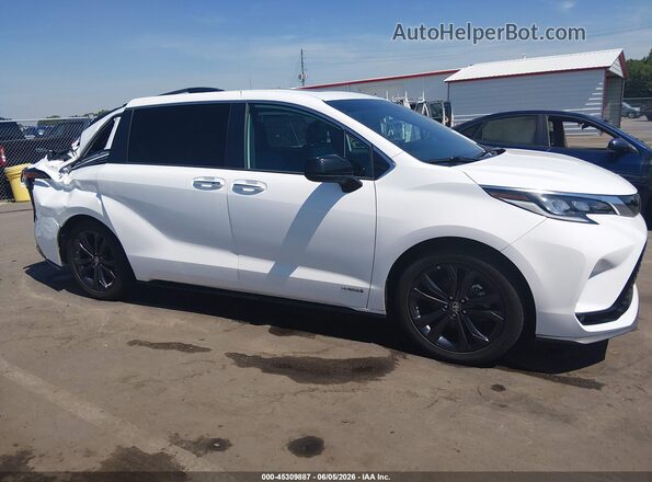 5TDXRKEC7MS007517 2021 TOYOTA SIENNA White Widok wnętrza z tyłu