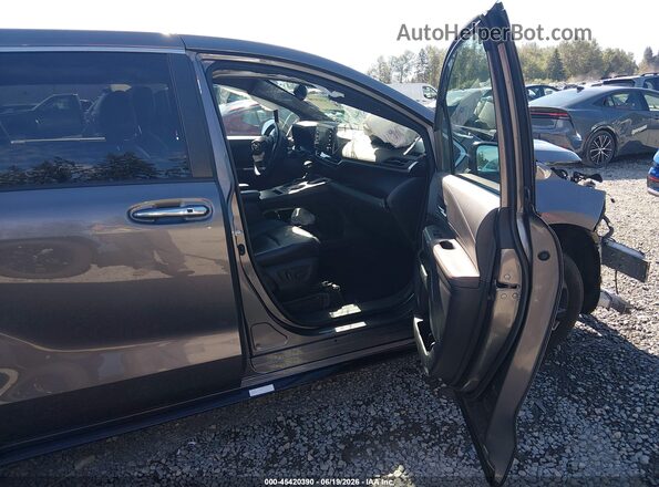 5TDXRKEC9MS020527 2021 TOYOTA SIENNA Gray Front interior view