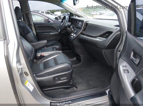 5TDXZ3DC0HS884234 2017 TOYOTA SIENNA Silver Vista interior delantera