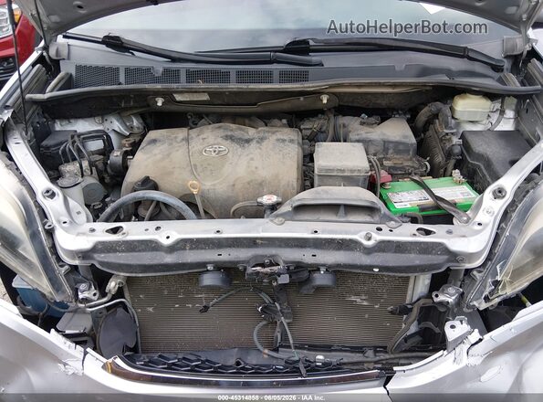 5TDXZ3DC0HS884234 2017 TOYOTA SIENNA Silver Vista trasera
