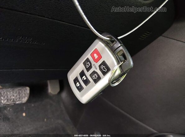 5TDXZ3DC0HS884234 2017 TOYOTA SIENNA Silver Vista del salpicadero