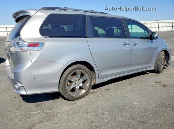 5TDXZ3DC1HS853090 2017 TOYOTA SIENNA Серебряный 