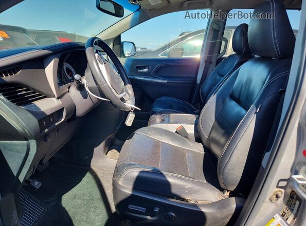 5TDXZ3DC1HS853090 2017 TOYOTA SIENNA Серебряный 