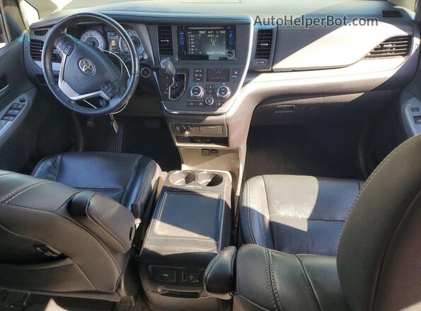 5TDXZ3DC1HS853090 2017 TOYOTA SIENNA Серебряный 